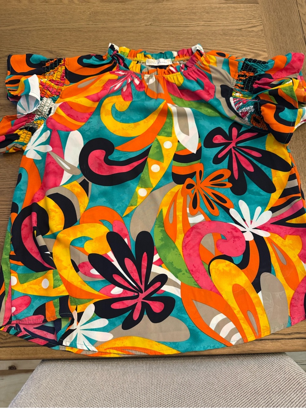 Short sleeve floral blouse. - Picture 1 of 1